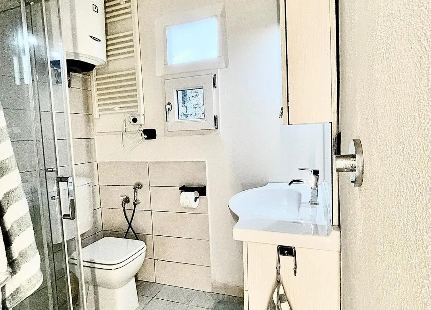 Como Lake Stay& Service 0*,