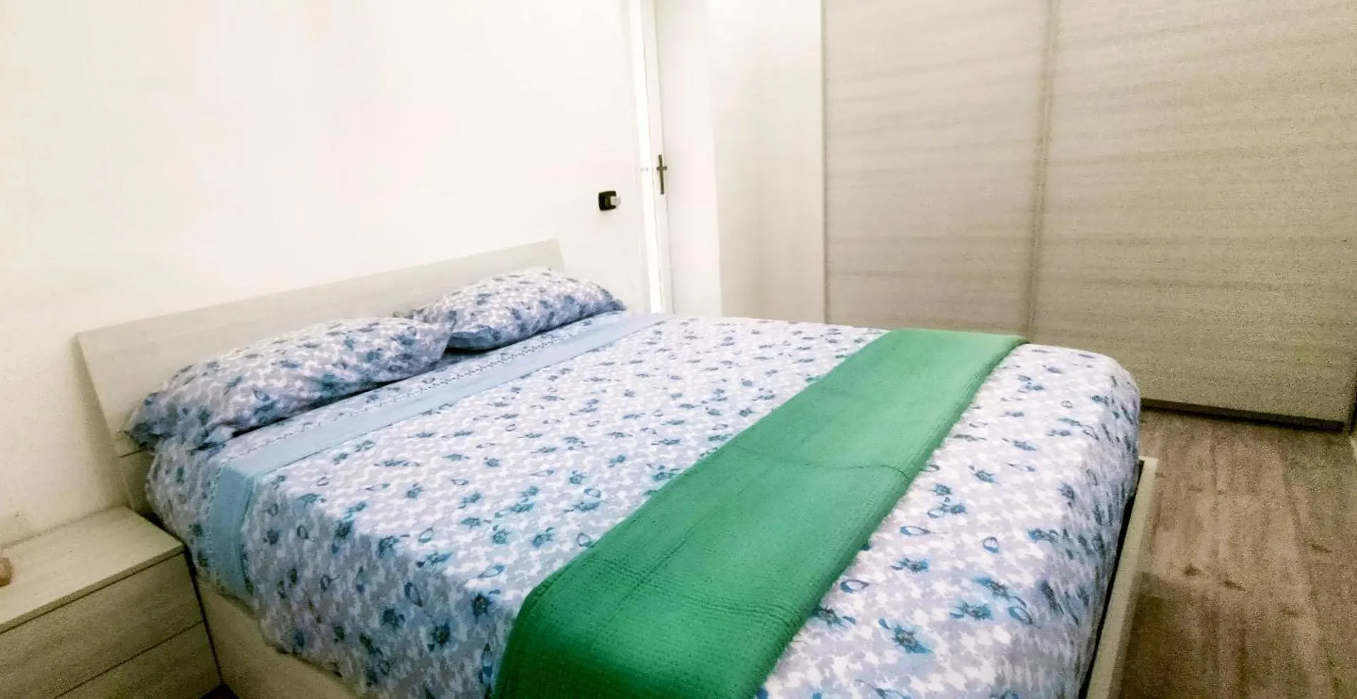 Como Lake Stay& Service